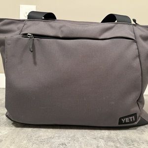 VCUG yeti crossroads bag
